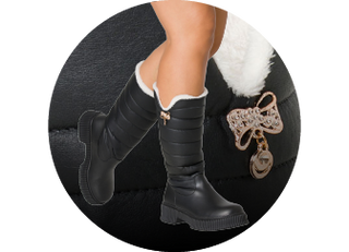 Black winter boots with faux fur lining – Stylish and warm shoes for cold weather.